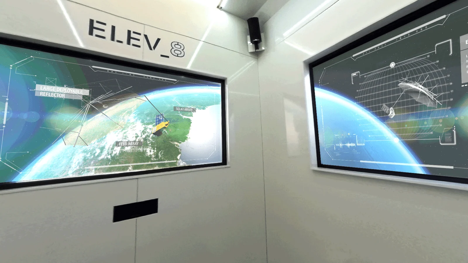 Dwa ekrany w kabinie Airbus ELEV8 wyświetlają grafikę Ziemi i satelitów.
