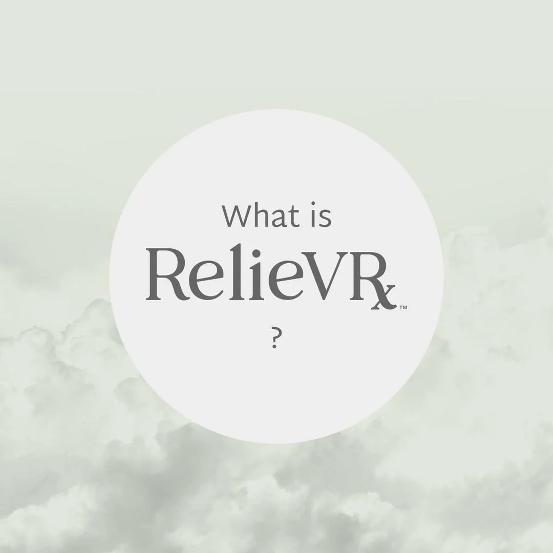 Tytuł „What is RelieVRx?” na jasnym tle z chmurami.